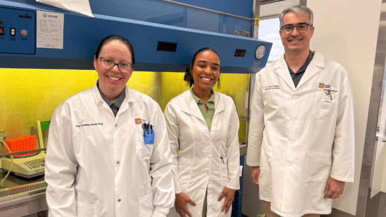 Stabilité de la couleur des dents prothétiques imprimées en 3D
